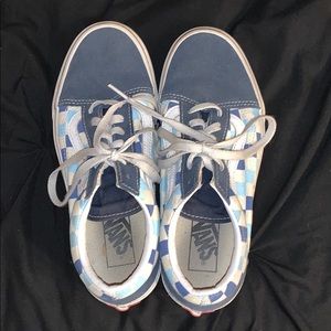 Checkerboard Vans shoes blue/white